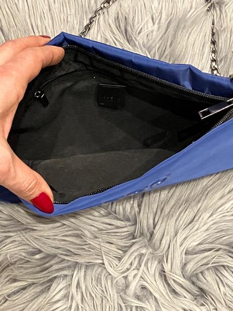 Modrá kabelka s retiazkou bershka, bershka