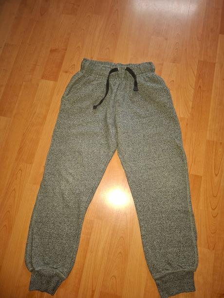 Chlapčenske teplaky, 146