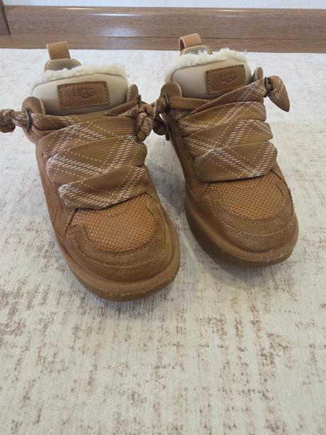 Ugg, ugg,37