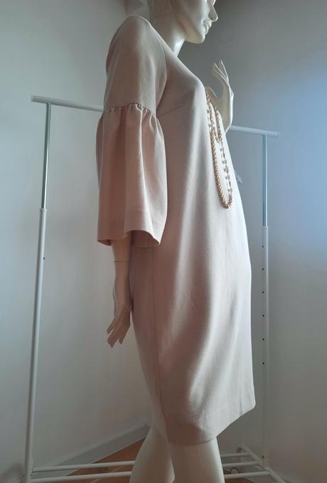 Sofistikované šaty, s