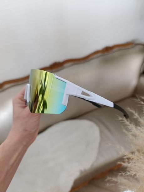 Športové slnečné okuliare,