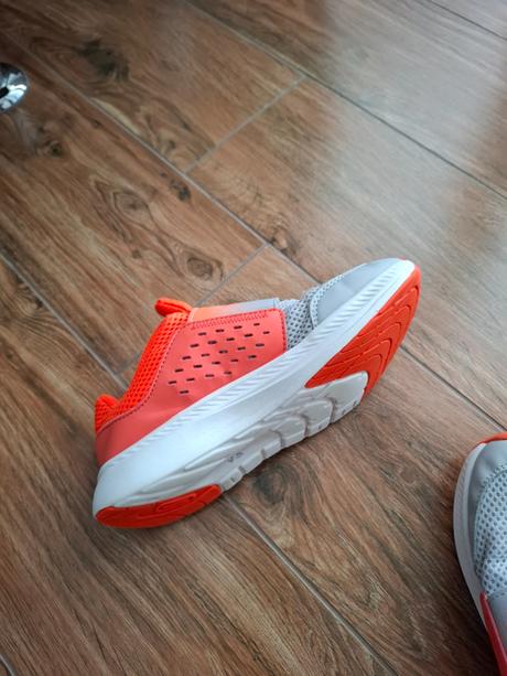 Tenisky/na telesnú/, 33