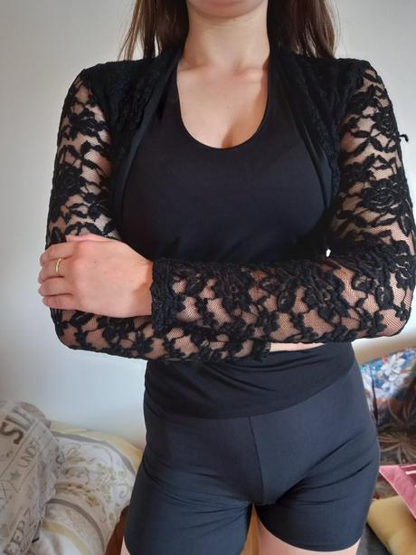 Čierné tričká plus čierne bolerko, m