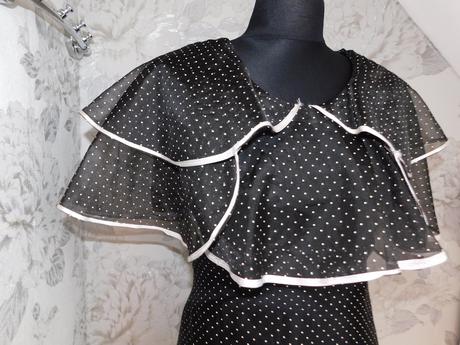 Pekne bodkovane vintage šaty, 36