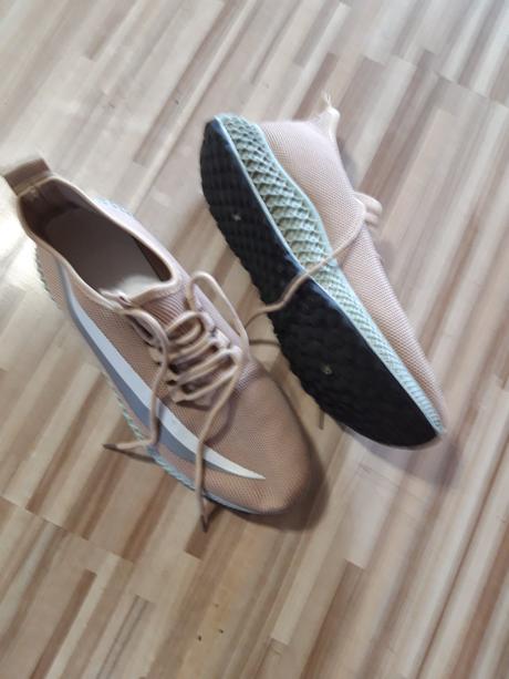 Odlahcene  tenisky 40, 40