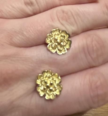 Nausnice, petra toth