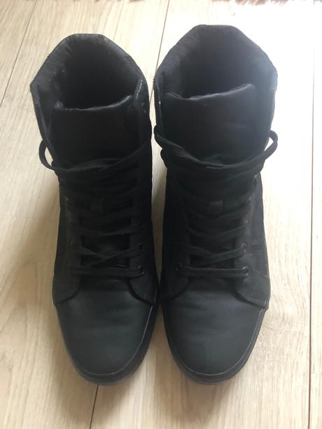 Členkové tenisky, 44