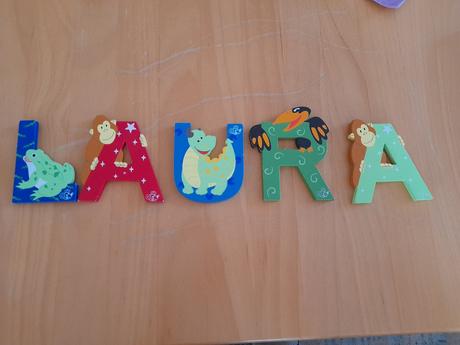 Pismenka na dvere alebo nad postel - laura,