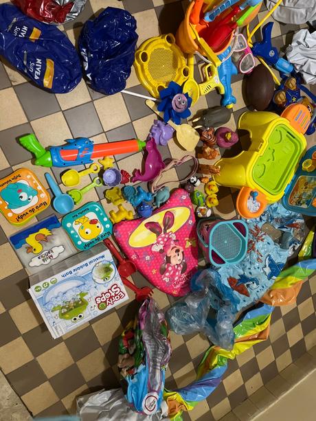 Rozne hracky do vody a piesku, 