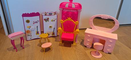 Barbie nabytok a kone, 