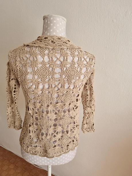 Krémový háčkovaný top s, s