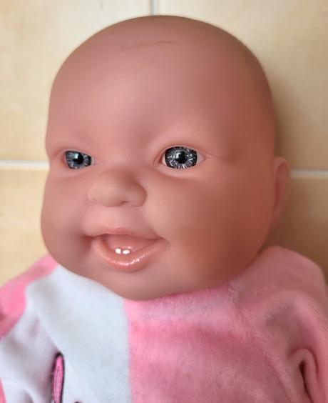 Bábika s modrými očami, 