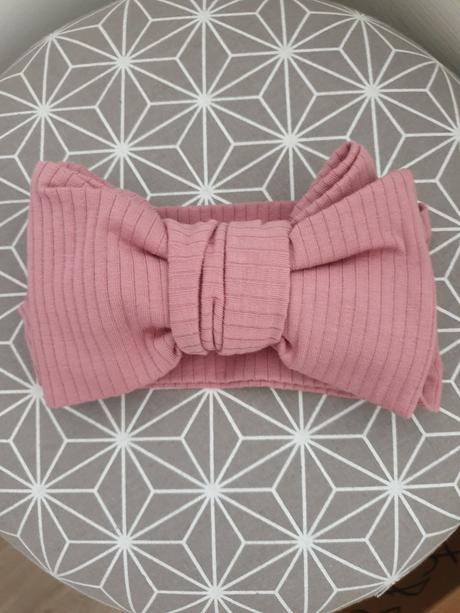 Čelenka s mašľou,