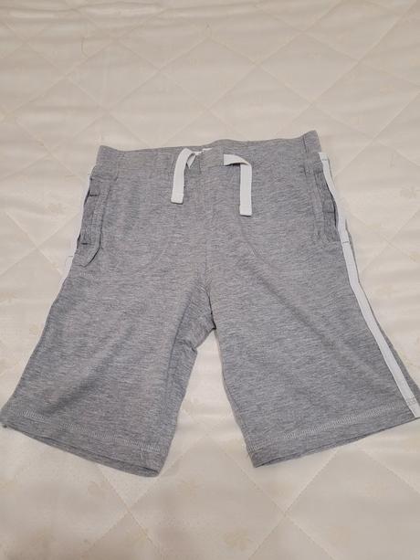 Šortky, f&f,122
