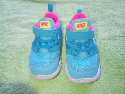 Lahucke letne tenisky, nike,25