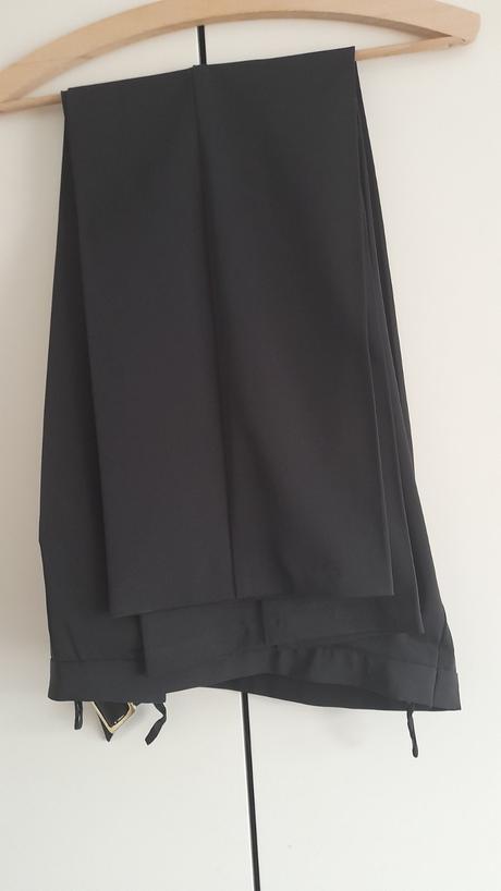 Čierne nohavice, 40