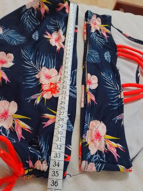 Dvojdielne plavky, 146