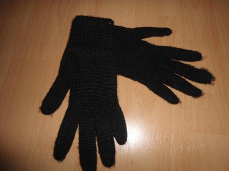 Cierne rukavice - darujem k objednavke na poziad., 134