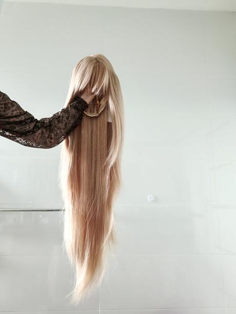 Dlhá blond parochňa,