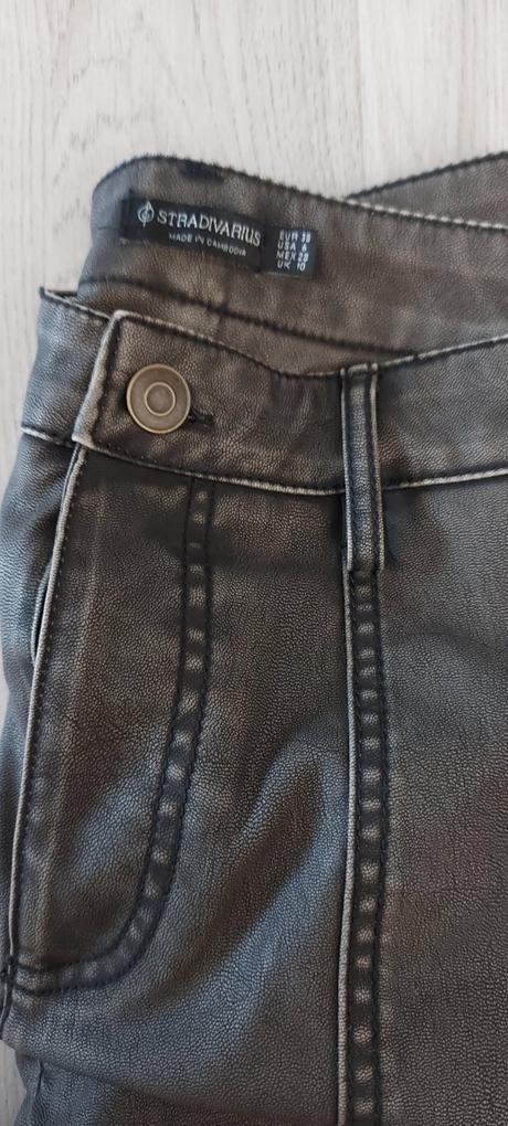 Široké nohavice,imitácia kože, stradivarius,38