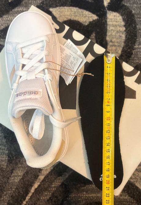 Tenisky adidas v.33 s visačkou, adidas,33