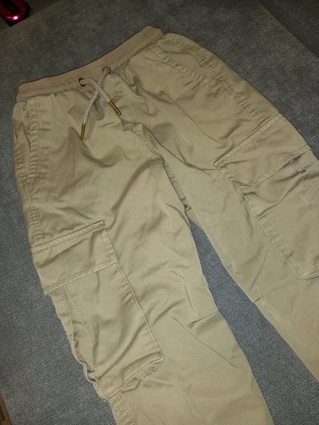 Kapsače, reserved,140