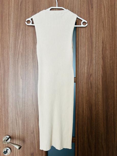 Krásne vrúbkované midi šaty značky bershka, bershka,m