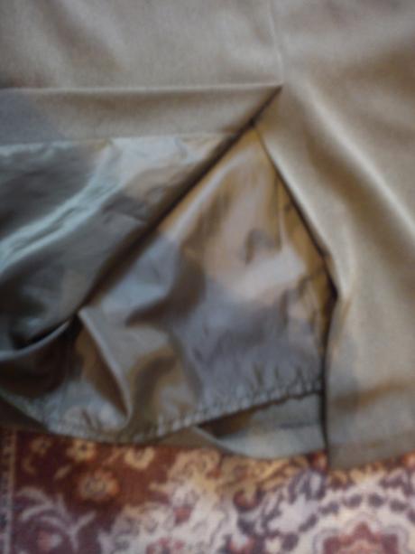 Nádherný trojdielny kostýmček, 38