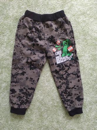 Maskačové tepláky, 98