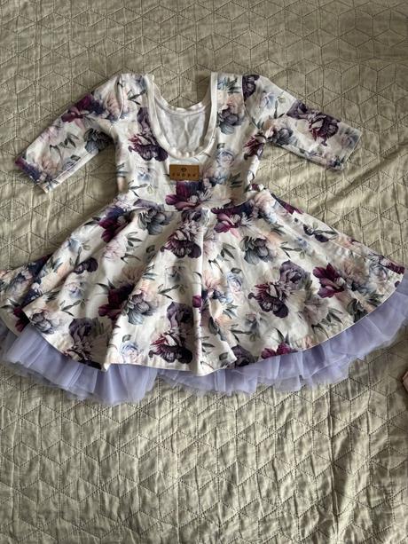 Dievčenské šaty, 98