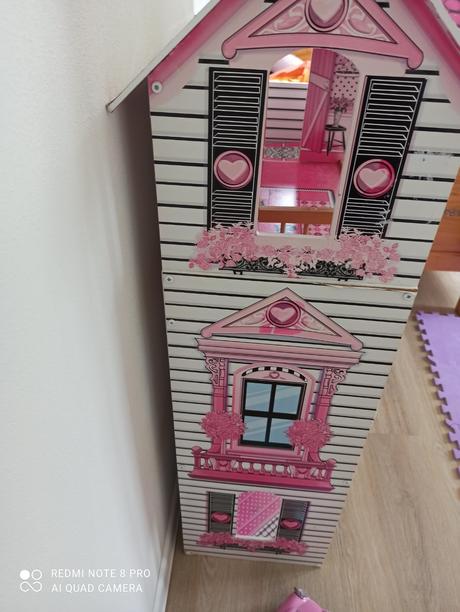 Barbie domček s príslušenstvom,