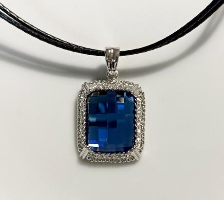 Náhrdelník kryštálový modrý obdĺžnik, 