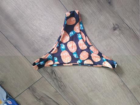 Ananasove bikiny, s
