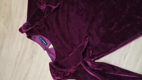 Krásne zamatové šaty s volánikmi, reserved,116