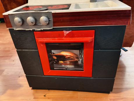 Predám detskú kuchynku aj s chladničkou a mikrovln, 