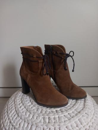 Členkové čižmičky, 38