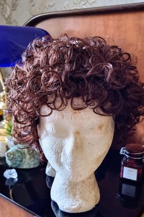 Parochňa kučeravá hnedo-mahagónová, 