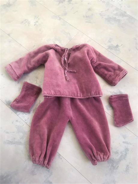 Zamatové oblečenie na veľkú bábiku,