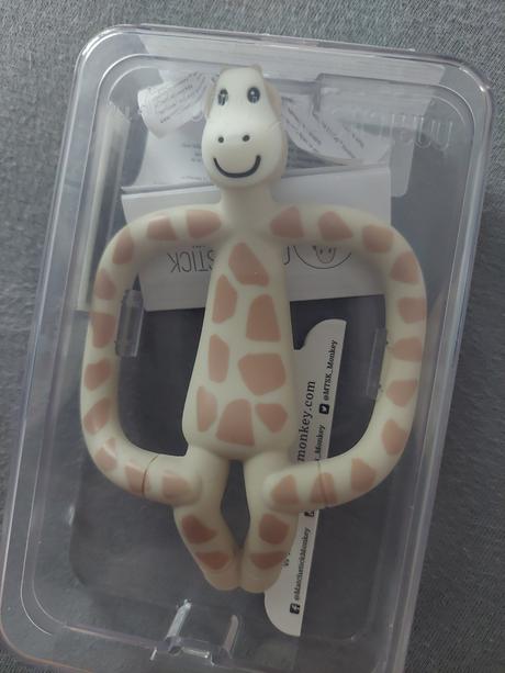 Hryzatko a zubná kefka s antimikrobiálnym povrchom, 