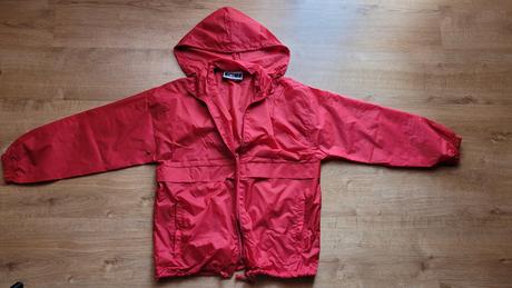 Cervena a cierna tenucka vetrovka, m