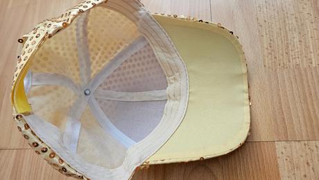 Dievcenska siltovka so zlatymi flitrami, 