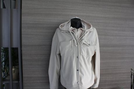 Bundicka s kapucnou, m