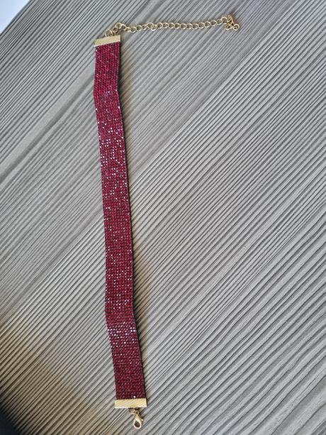 Choker s kamienkami,