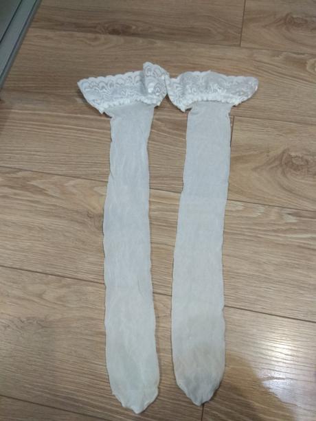 Biele samodržiace silonky pre nevesty,