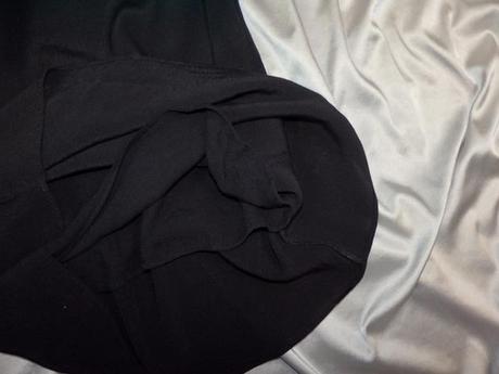 Kvalitné čierne šaty, s