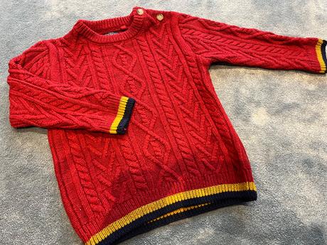 Cerveny svetrik, next,92