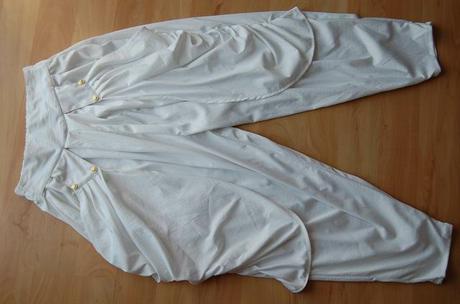 Biely komplet so zlatymi ozdobami, m