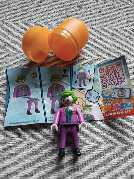 Kinder figurka joker,
