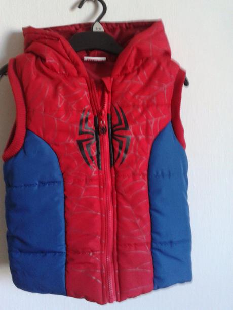 Vesta s mikinou spiderman, 122