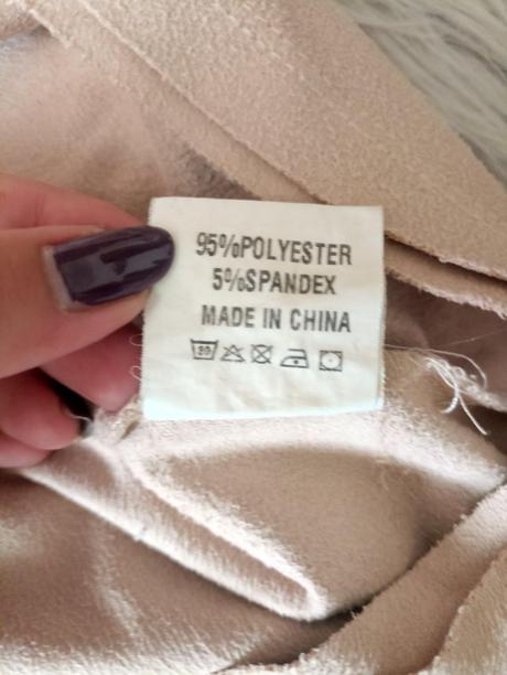 Predĺženy top so strapcami, s